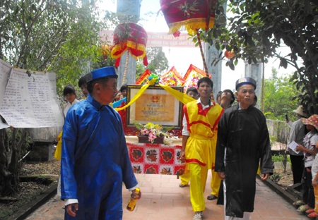 Một tiết mục văn nghệ cây nhà lá vườn.