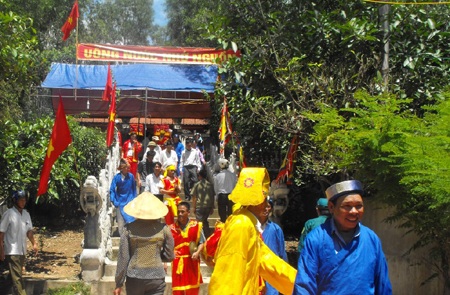 Một tiết mục văn nghệ cây nhà lá vườn.