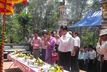 Một tiết mục văn nghệ cây nhà lá vườn.