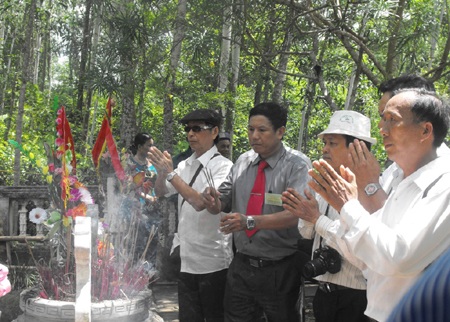 Một tiết mục văn nghệ cây nhà lá vườn.