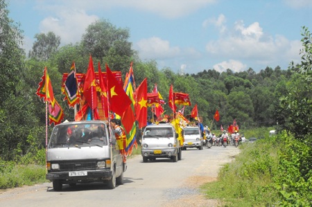 Lễ đón nhận bằng di tích lịch sử cấp Quốc gia Mộ và Đền thờ Hồ Đình Trung - 3 Mộ và đền thờ Hồ Đình Trung.