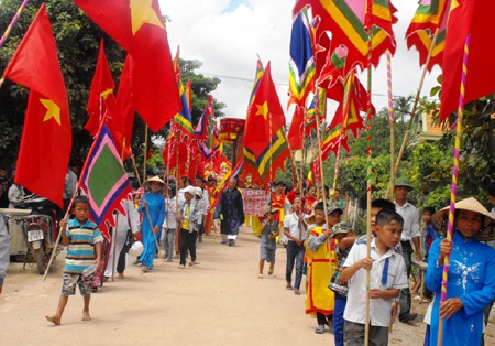 Mộ và đền thờ Hồ Đình Trung.
