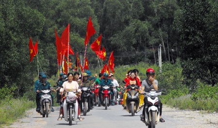 Mộ và đền thờ Hồ Đình Trung.