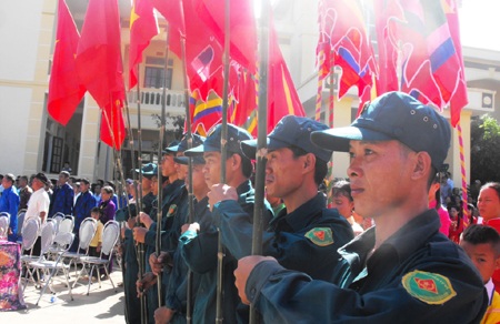 Quang cảnh buổi đón nhận bằng di tích Quốc gia cho Mộ và đền thờ Hồ Đình Trung.