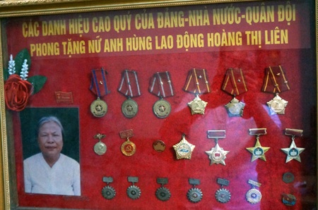 Anh hùng Lao động Hoàng Thị Liên.