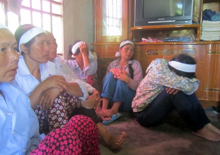 Người thân đau đớn trước sự ra đi quá đột ngột của ba cháu bé vô tội.