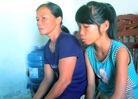 Cháu Nguyễn Thị Năm - người may mắn sống sót bàng hoàng kể lại sự việc.