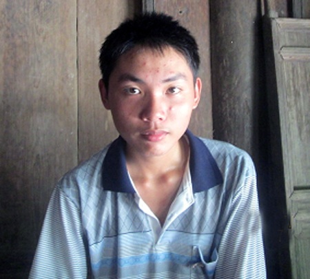 Bính bảo: sẽ cố gắng học thật tốt để được du học, và mong muốn trở thành một sỹ quan quân đội.