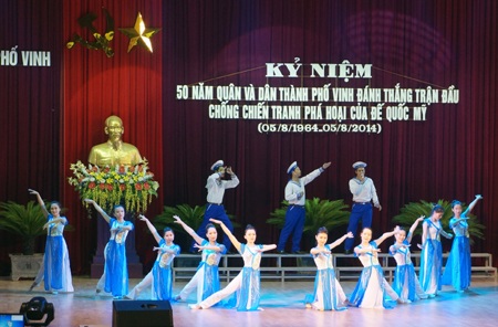 Âm vang hào khí 50 năm quân và dân thành phố Vinh đáng thắng trận đầu