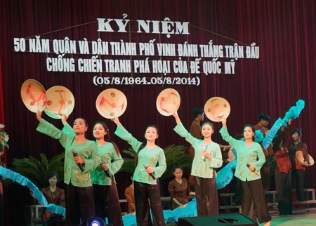 Âm vang hào khí 50 năm quân và dân thành phố Vinh đáng thắng trận đầu