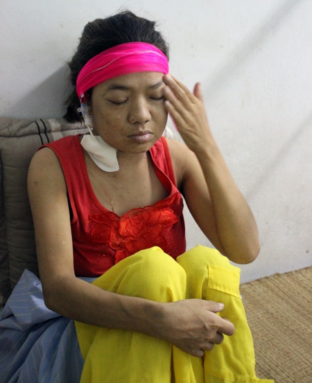 Chị Lê Thị Cúc hiện đang điều trị tại bệnh viện Hữu nghị Đa khoa Nghệ An.