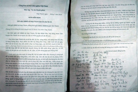 Chị Nguyễn Thị Hường chủ ki ốt số 30 cũng bị cưỡng chế đóng ki ốt vì không
tự nguyện đóng phí.
