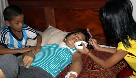  Đơn xin trình bày hoàn cảnh gia đình có Xác nhận của chính quyền địa phương.