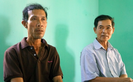 Bà Huệ luôn khóc khi trò chuyện cùng phóng viên trong buổi gặp.