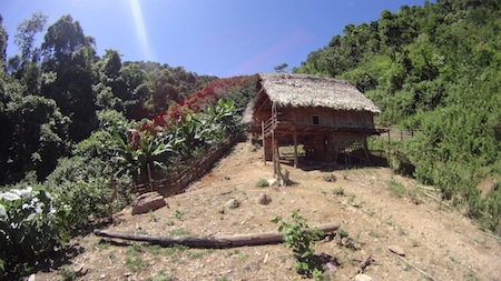 Bản làng chênh vênh trên núi - nơi hơn 60 em không được đến trường.