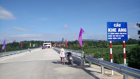 Khánh thành cầu Khe Ang tại nơi lũ cuốn trôi ô tô 7 chỗ - 1 Cầu Khe Ang chính thức hoàn thành sau chưa đầy 6 tháng thi công.