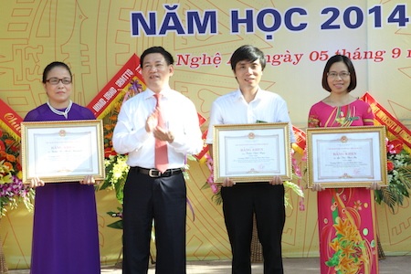 Hơn 700 ngàn học sinh xứ Nghệ tưng bừng vào năm học - 5 Ngôi trường Tiểu học Đông Vĩnh ở vùng ven TP Vinh trong ngày khai trường.