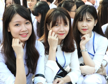 Nét đẹp tinh khôi nữ sinh THPT Phan Bội Châu ngày khai trường - 1 Nét đẹp tinh khôi nữ sinh THPT Phan Bội Châu ngày khai trường
