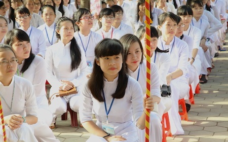 Nét đẹp tinh khôi nữ sinh THPT Phan Bội Châu ngày khai trường - 13 Nữ sinh cười duyên dáng trong ngày khai giảng.