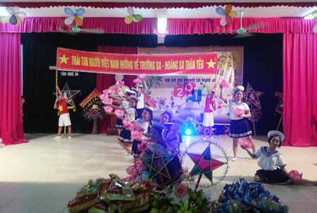 Đêm trăng sáng trǪn mọi miền đất nước