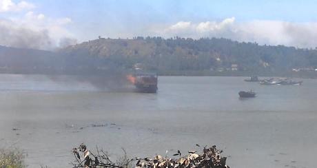 Ngọn lửa còn nhen nhóm sau nỗ lực cứu hoả...