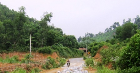 Đường vào Đon Phục gặp khá nhiều khó khăn.