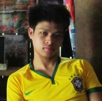 Anh Vi Văn Thiết, bản Hồng Thắng, xã Đôn Phục buồn rầu kể chuyện cùng 9 anh em bị bắt.