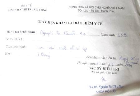 Bé An đau đớn mỗi khi lên cơn.