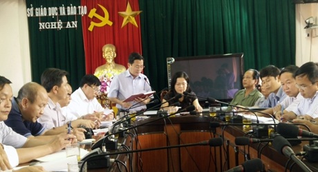 “Nóng” họp báo vụ 49 học sinh chưa đến trường