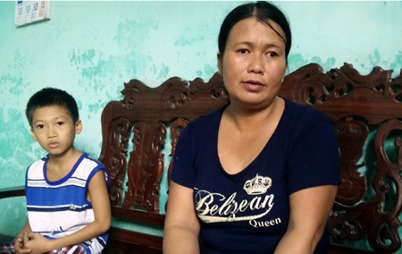 &nbsp;Chị Giang (mẹ cháu Tú) kể lại cho phóng viên quá trình cháu TǺ bị đưa đi và hành hạ dã man.