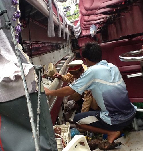 Công an thu thập chứng cứ để điều tra nguyên nhân.