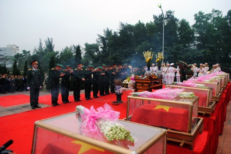 An táng 140 hài cốt liệt sĩ quân tình nguyện và chuyên gia Việt Nam - 1