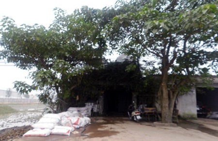 Phó công an xã nổ súng, cháu bé 4 tháng tuổi nhập viện  - 1