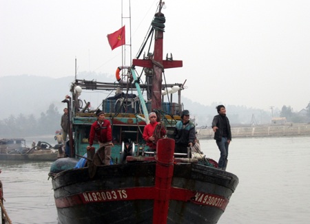 Ngư dân “xuất quân” cầu may ngày đầu năm mới - 3