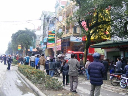 Cháy cửa hàng gia dụng, hàng trăm người náo loạn - 3