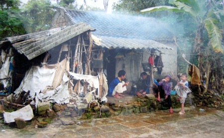 "Con chết cũng được, mẹ mua thuốc chữa cho bố" - 4