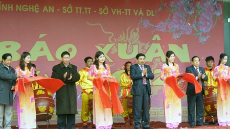 Nghệ An: Khai mạc Hội báo Xuân Nhâm Thìn 2012 - 1