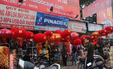  Nhộn nhịp đèn lồng trên phố Vinh  - 1