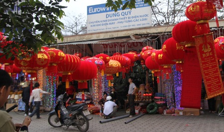  Nhộn nhịp đèn lồng trên phố Vinh  - 6