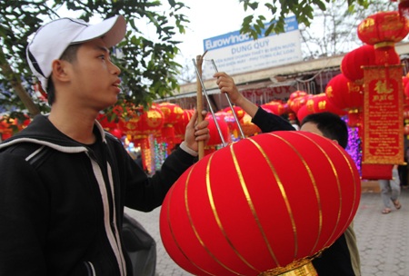  Nhộn nhịp đèn lồng trên phố Vinh  - 7