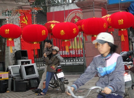  Nhộn nhịp đèn lồng trên phố Vinh  - 2