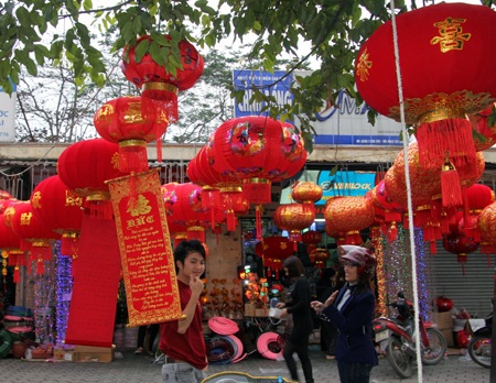  Nhộn nhịp đèn lồng trên phố Vinh  - 3