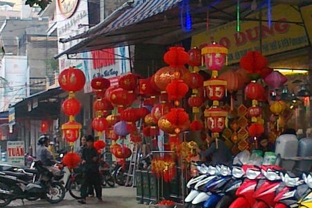  Nhộn nhịp đèn lồng trên phố Vinh  - 4