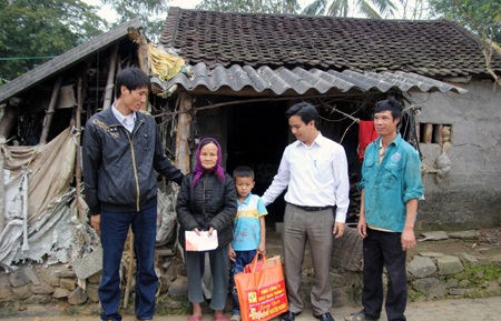 Những món quà đầu tiên đến với mẹ con chị Bùi Thị Mai kịp đón Tết - 3