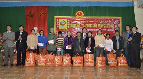 Những món quà đầu tiên đến với mẹ con chị Bùi Thị Mai kịp đón Tết - 5 Những món quà đầu tiên đến với mẹ con chị Bùi Thị Mai kịp đón Tết - 5