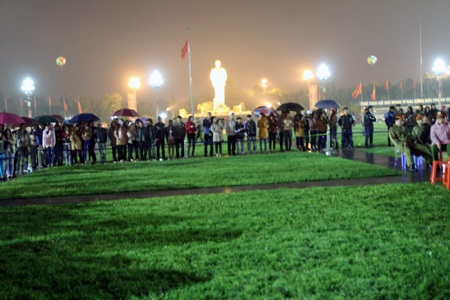 Đón giao thừa dưới mưa rơi tầm tã thành Vinh - 13