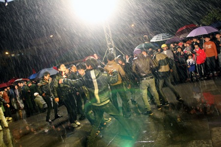 Cả nước hân hoan gõ cửa mùa xuân mới - 6