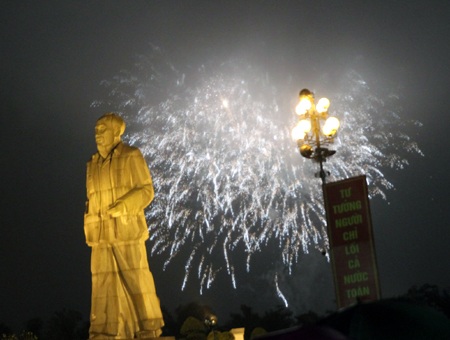 Đón giao thừa dưới mưa rơi tầm tã thành Vinh - 22