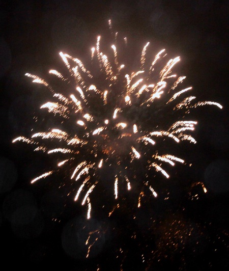 Mãn nhãn màn pháo hoa đêm giao thừa ở Quảng trường Hồ Chí Minh - 9