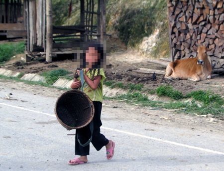 Hai bé gái bị hãm hại